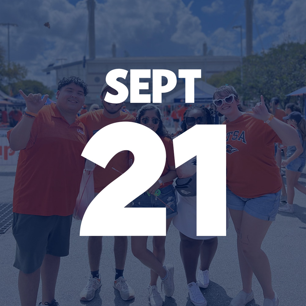 UTSA Students walking to football game