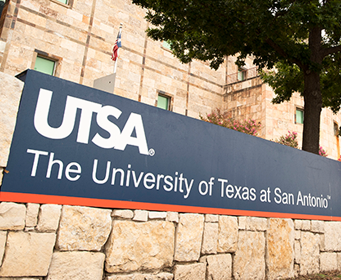UTSA debuts Mobile Go Center to support students’ fall college